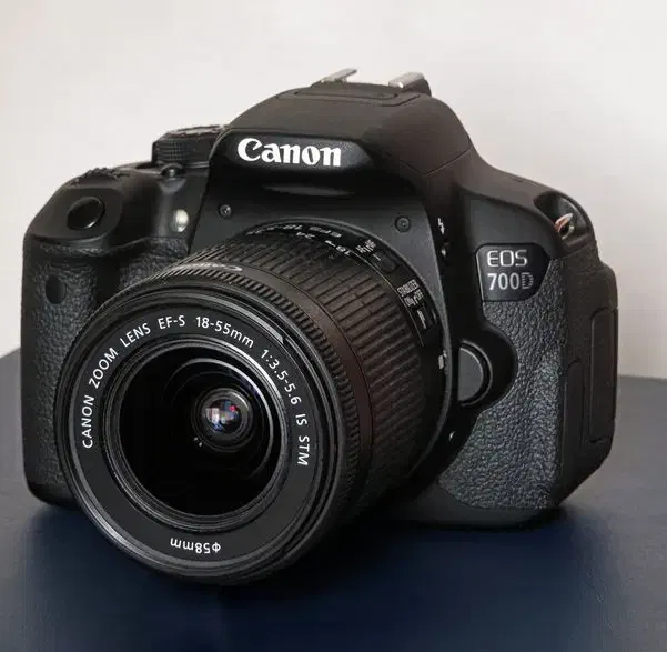 دوربین Canon 700D تمیز و سالم|دوربین عکاسی و فیلمبرداری|لاهیجان, کوی آزادگان|دیوار