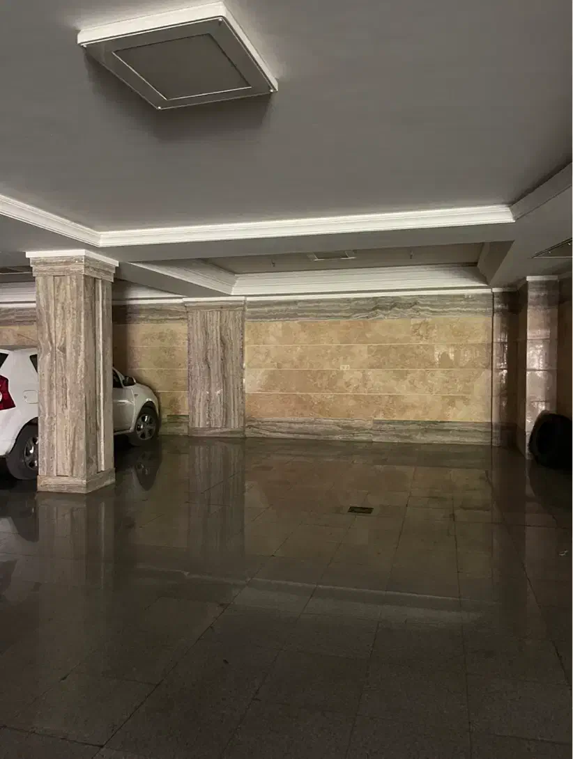 ۲۰۵ متر ۳ خواب نورگیرعالی وشیک نیاوران (عمار)