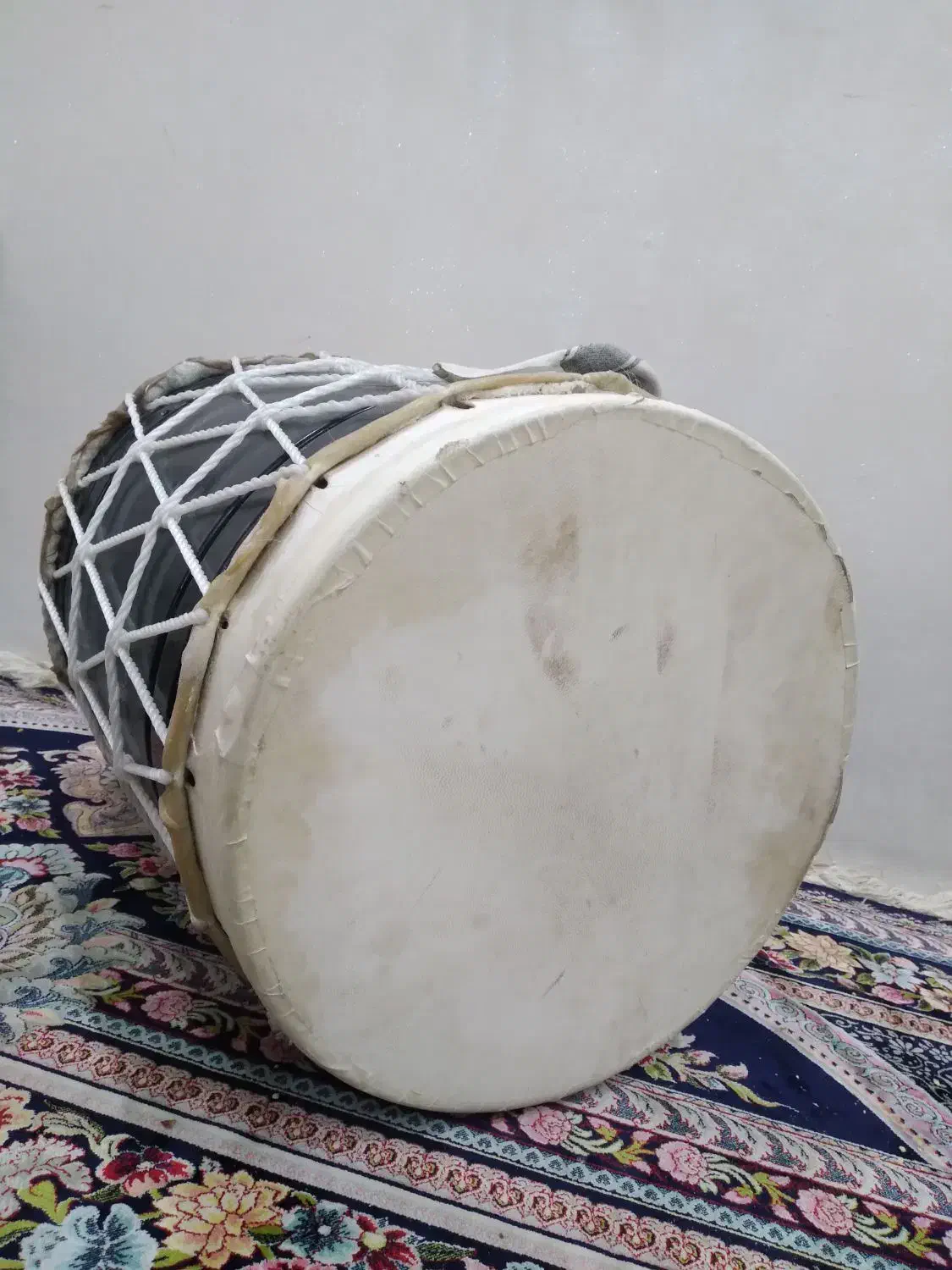 دمام حلبی|درام و پرکاشن|قشم, |دیوار