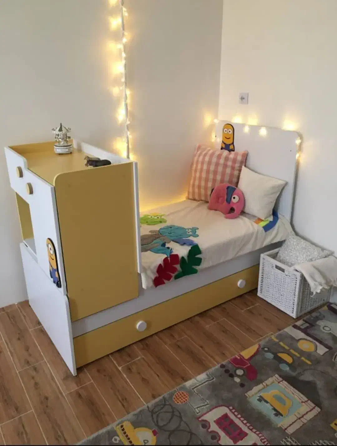 تخت کمد ویترین تشک نوزاد نوجوان|تخت و صندلی بچه|سنقر, |دیوار