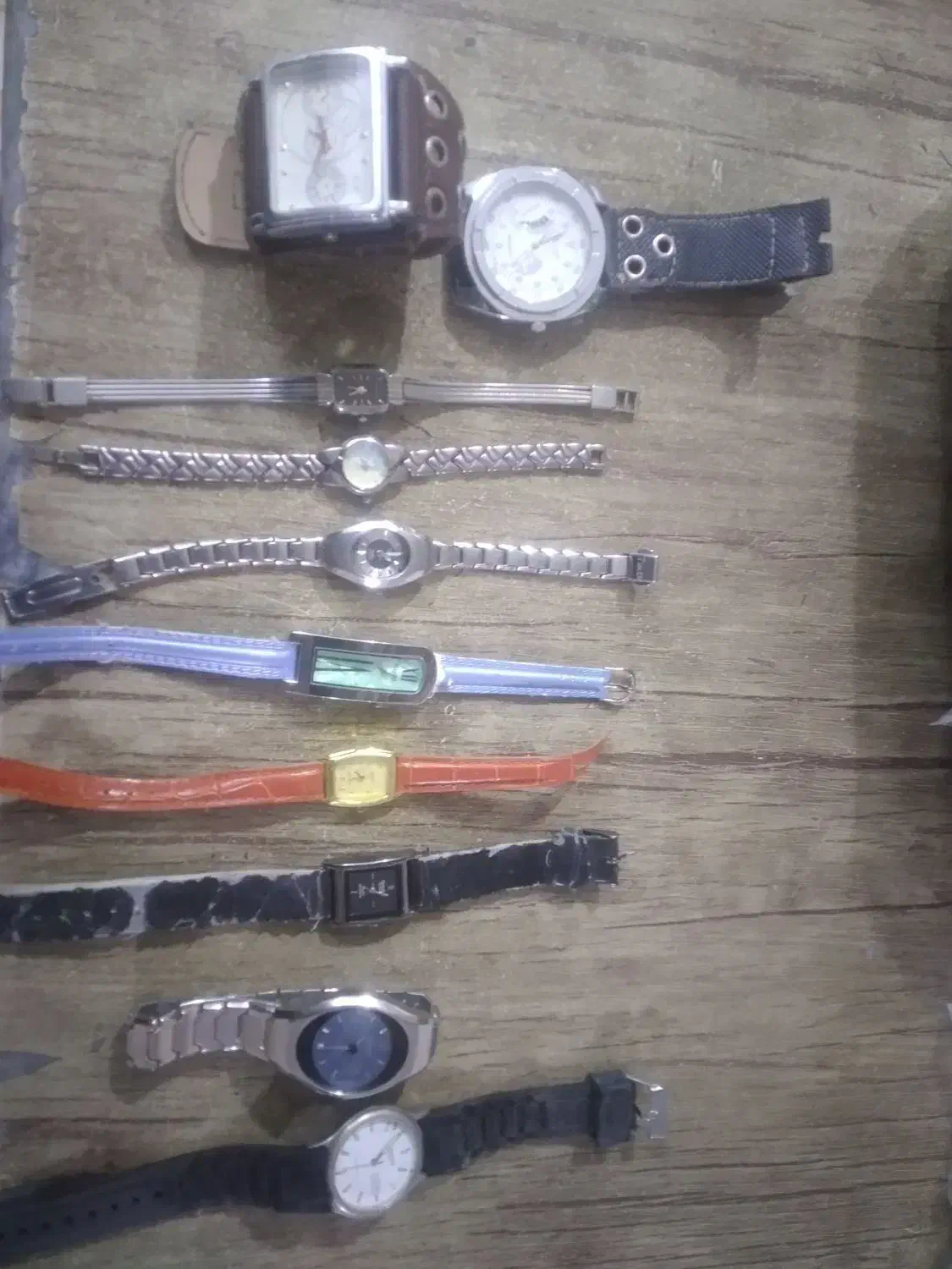 ساعت مچی|ساعت|اصفهان, کنگاز|دیوار