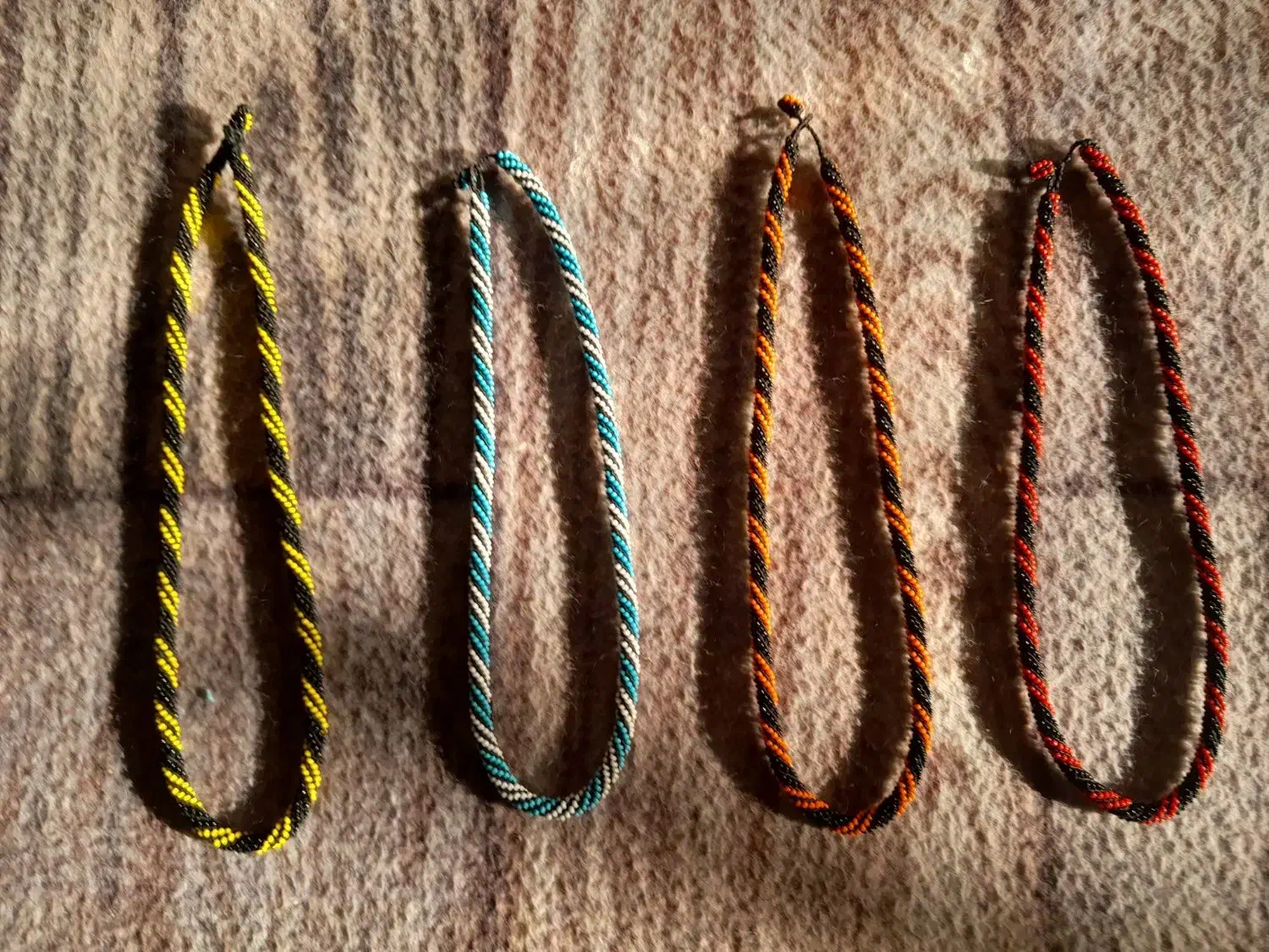 گردنبندزندانبافت|جواهرات|فلاورجان, |دیوار