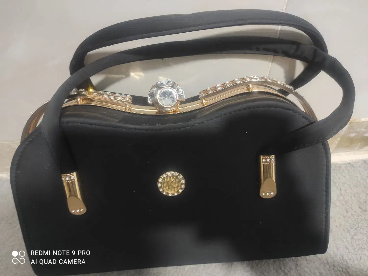 کیف|کیف، کفش، کمربند|بومهن, |دیوار