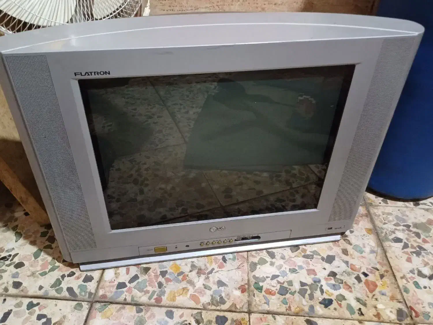 تلویزیون ۲۱اینج اصل کره ال جی|تلویزیون و پروژکتور|لنگرود, |دیوار