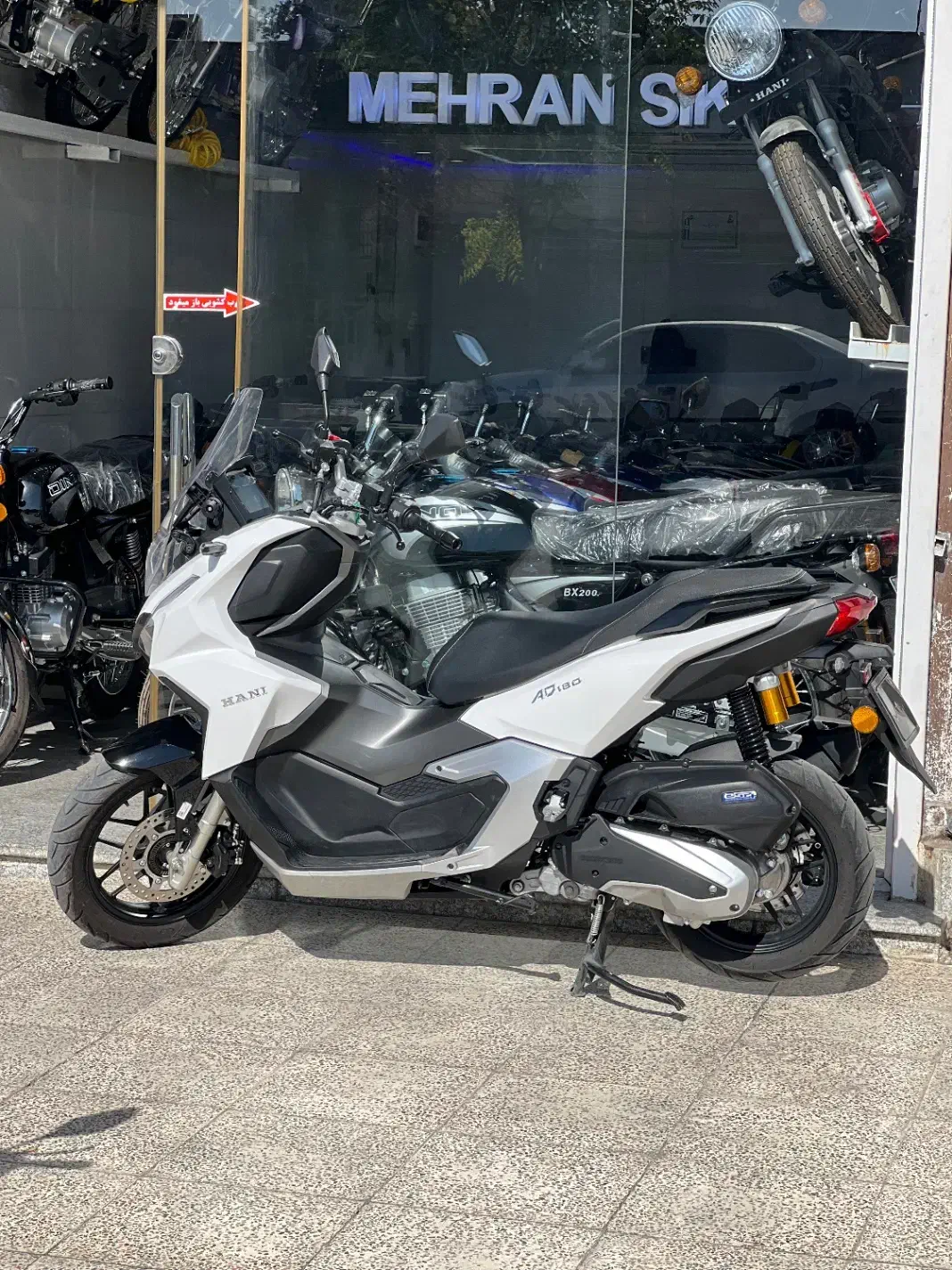 اسکوتر ۱۸۰سی سی برند بازار شرکت هانی فول|موتورسیکلت|زند, |دیوار