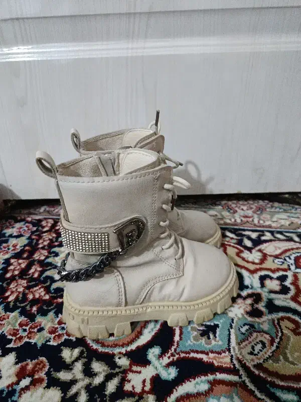 بوت یا چکمه|کیف، کفش، کمربند|چناران, |دیوار