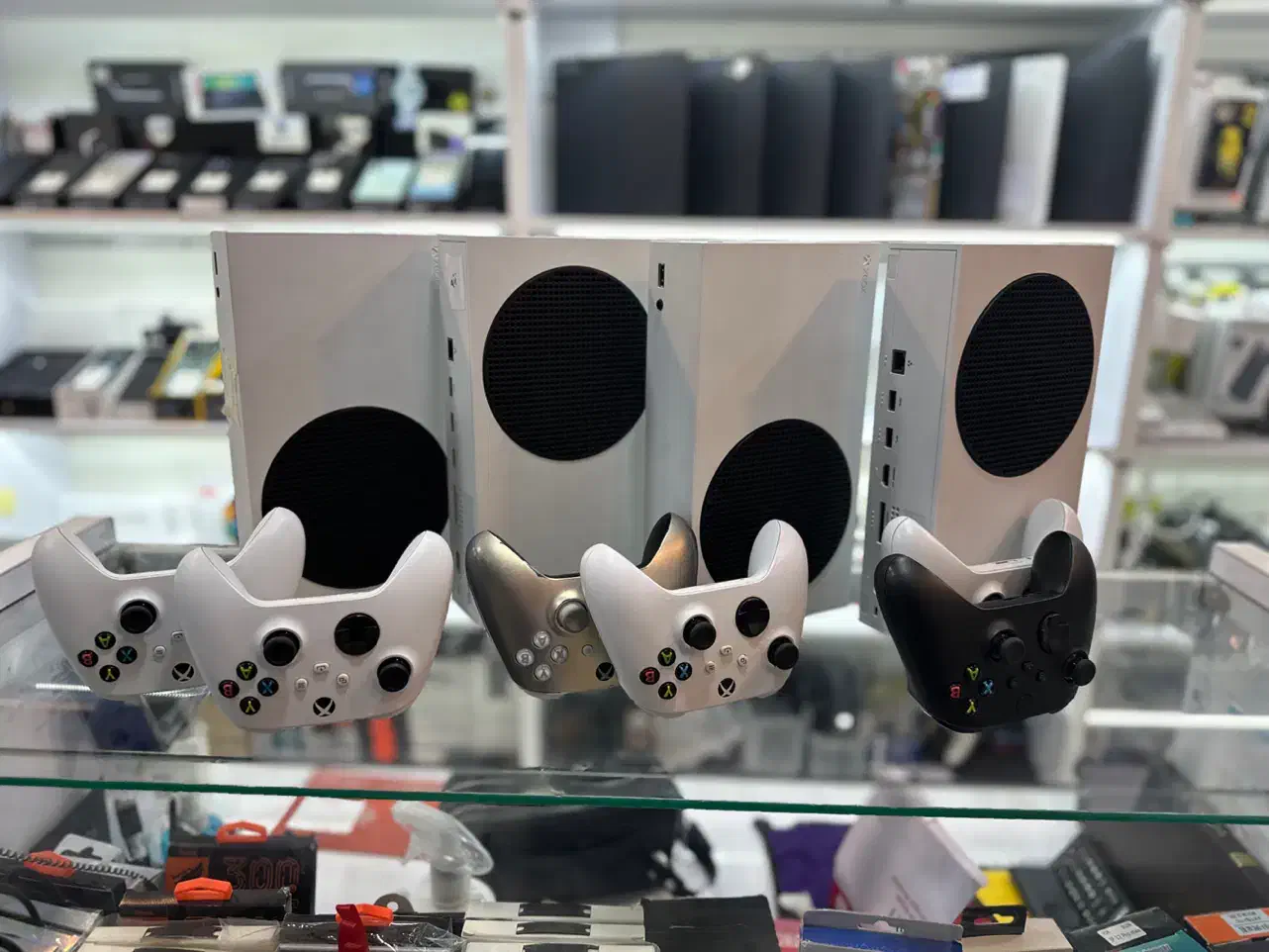 Xbox series S 512دو دسته فول بازی قیمت فوق اقتصادی|کنسول، بازی ویدئویی و آنلاین|کرج, گوهردشت|دیوار