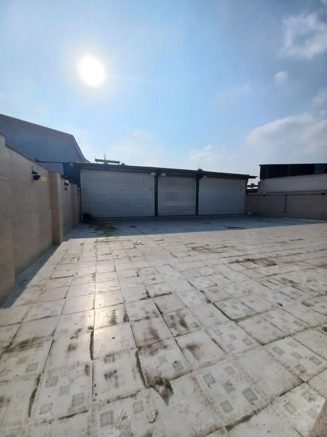 اجاره سوله مغازه نمایشگاه تجاری بر اصلی اتوبان|اجارهٔ مغازه و غرفه|رشت, حومه رشت|دیوار