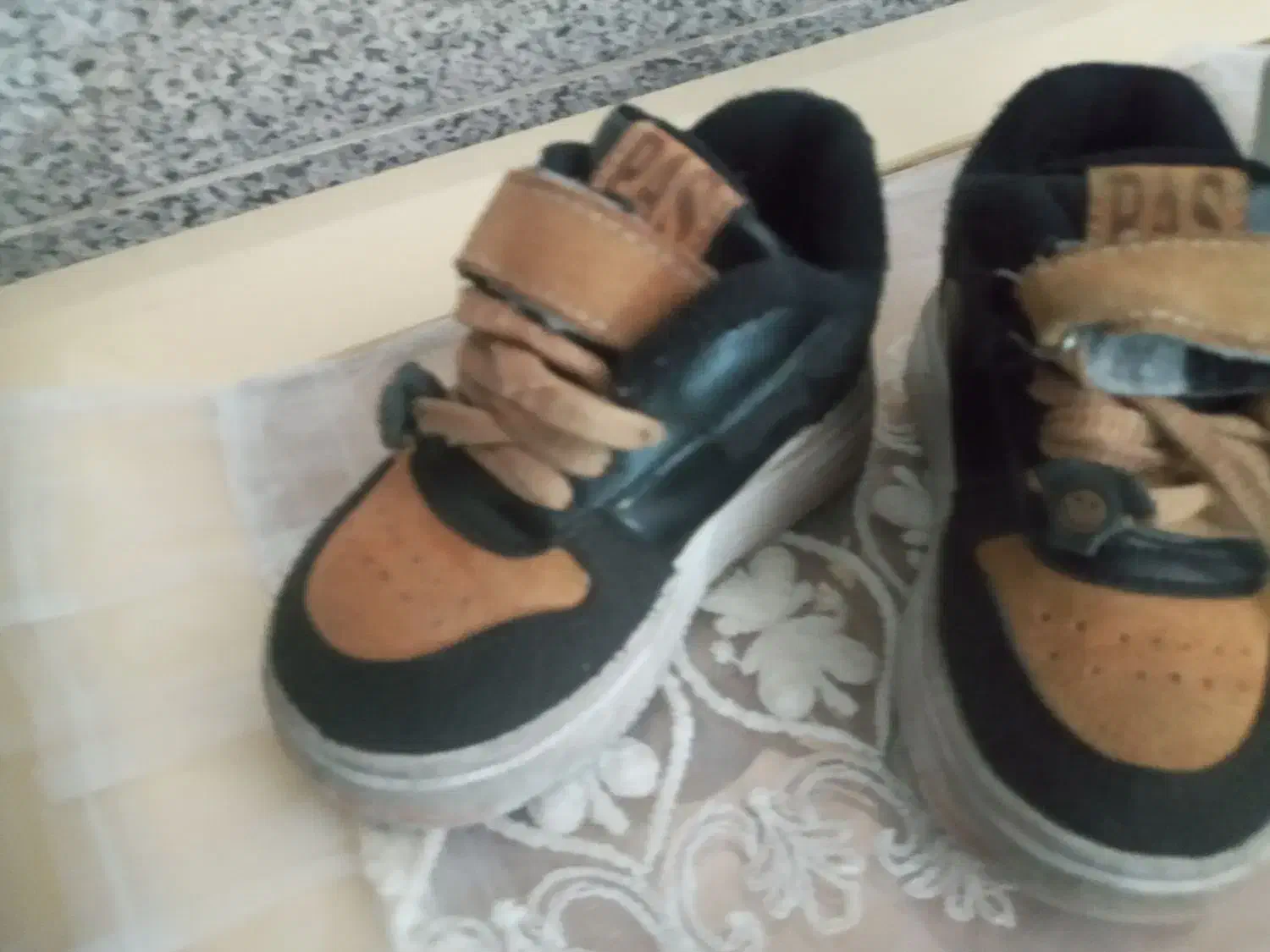 کفش بچگانه اسپرت رنگ سال شیک سایز ۲۴|کفش و لباس بچه|اراک, |دیوار