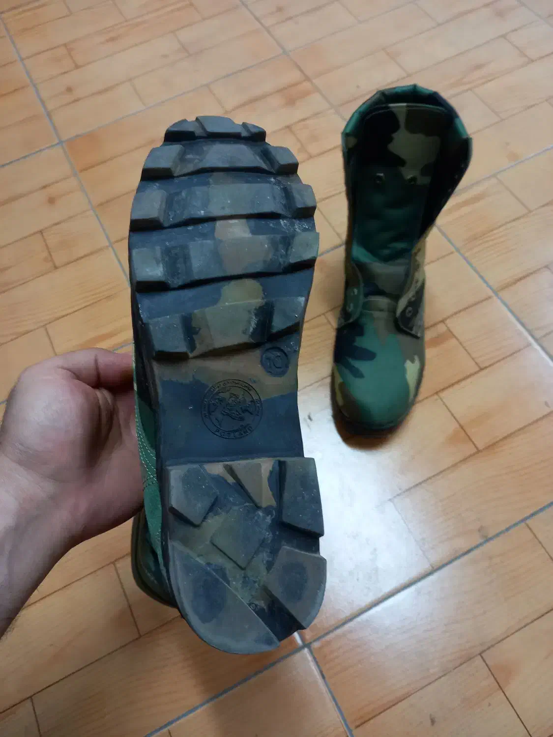 پوتین|کیف، کفش، کمربند|صفادشت, |دیوار