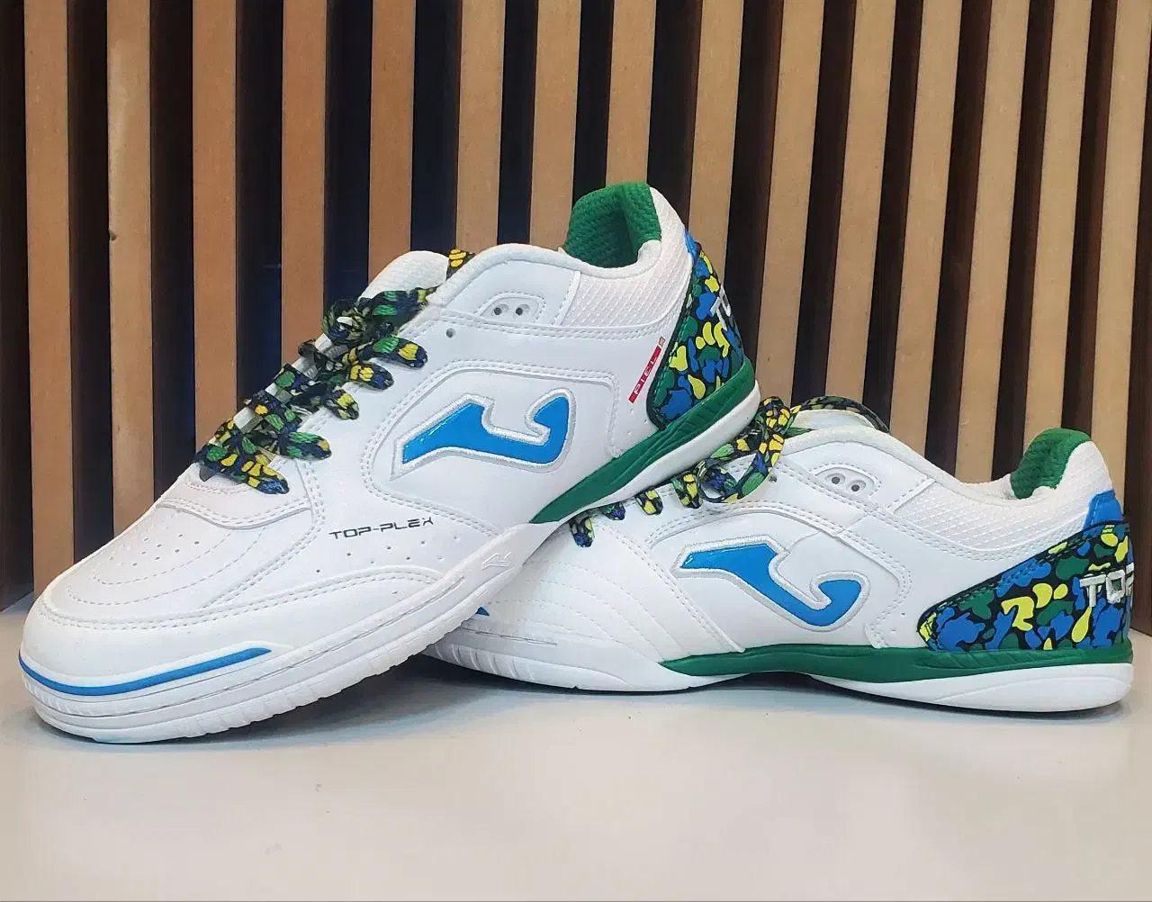 فروش فوق‌العاده کفش های فوتسال و فوتبال|کیف، کفش، کمربند|سمنان, |دیوار