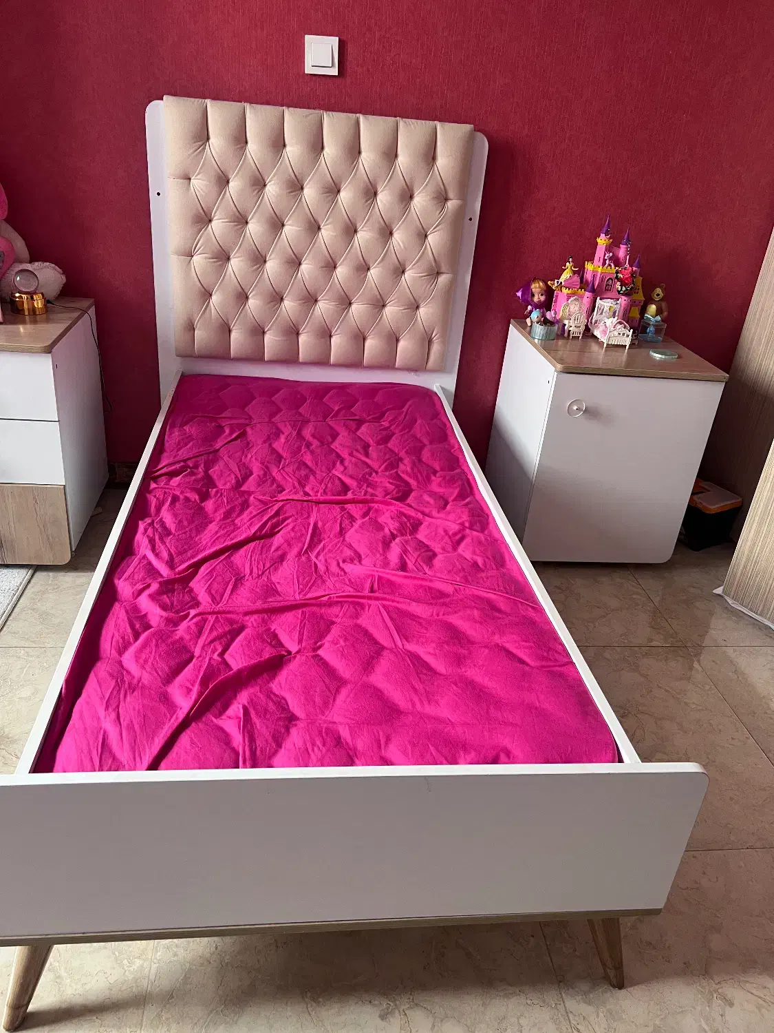 تخت کودک|تخت و صندلی بچه|هشتگرد, فاز ۱ مهستان|دیوار