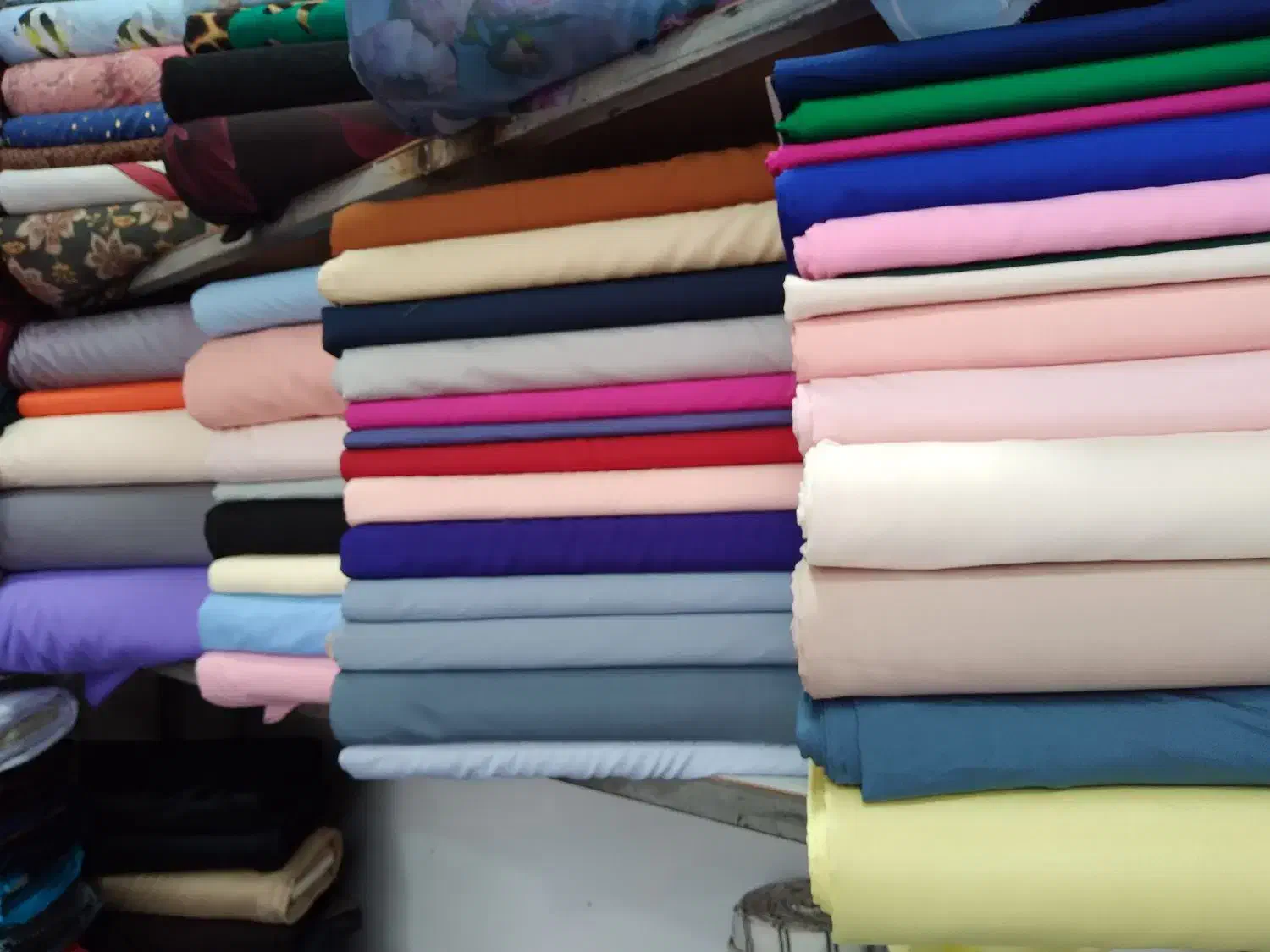 پارچه سرای آنا|عمدهفروشی|رشت, سلیمانداراب|دیوار