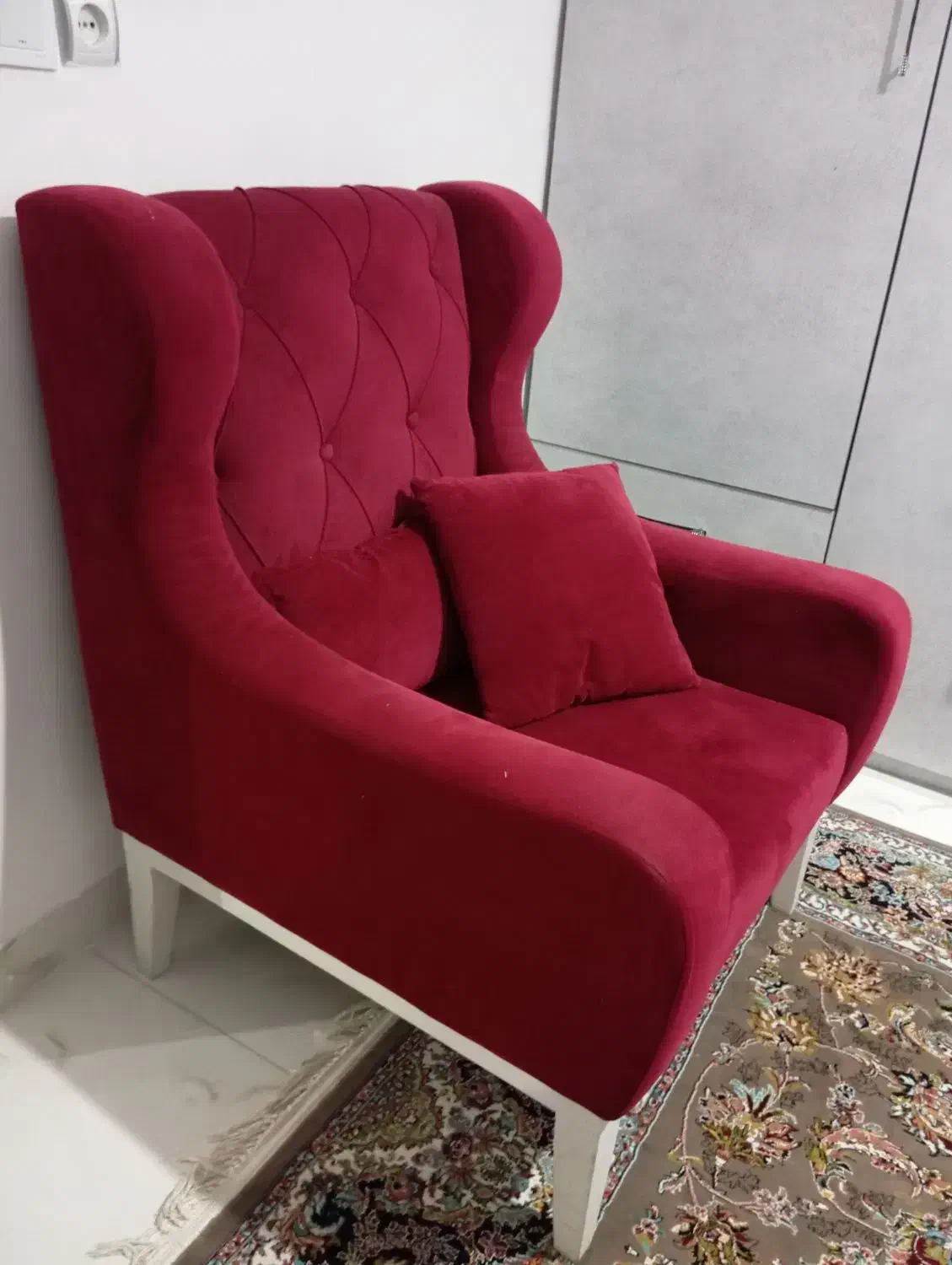 دو عدد مبل تک نفره دست ساز|مبلمان خانگی و میز عسلی|شفت, |دیوار