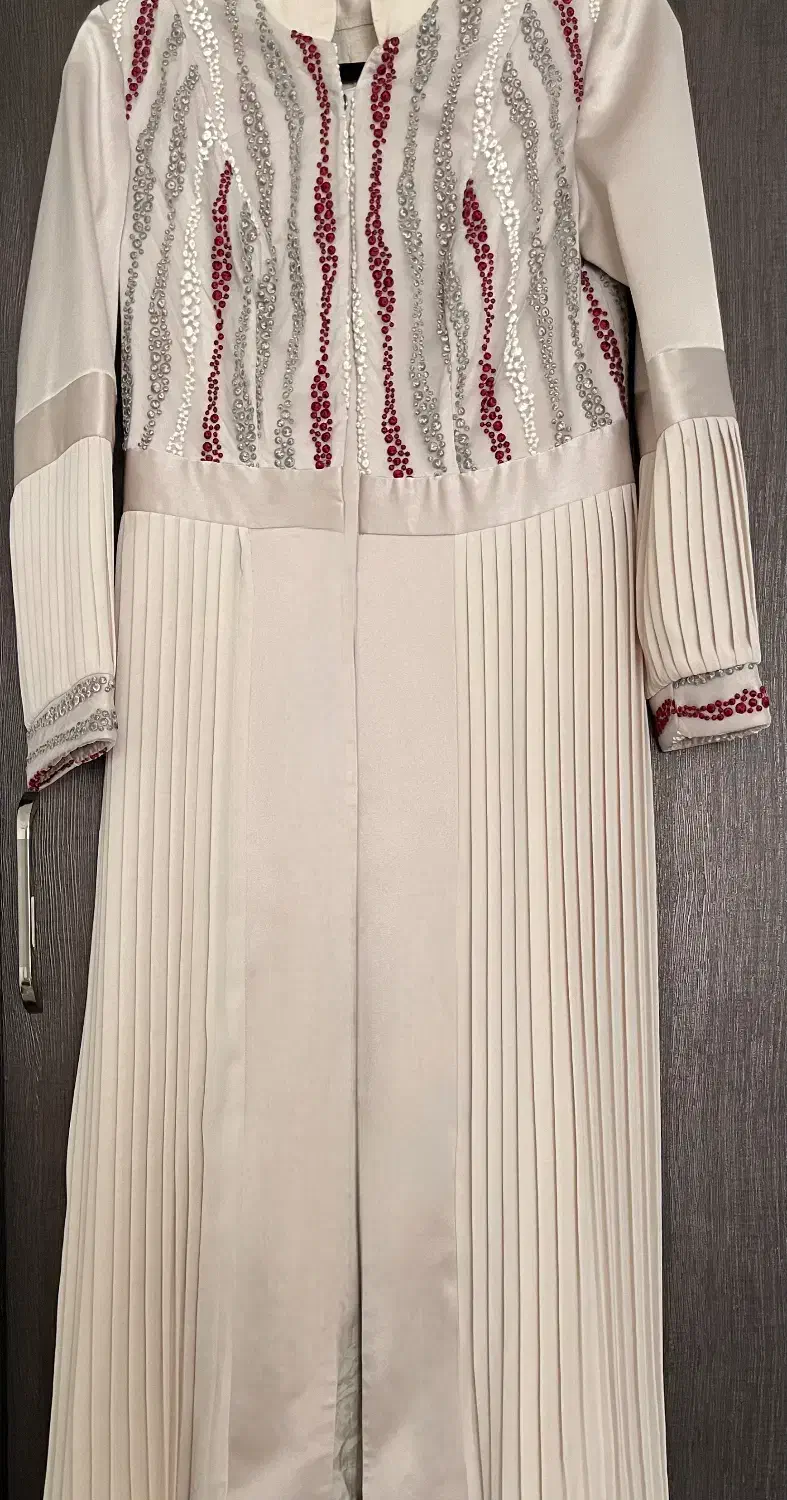 تعدادی لباس|لباس|اصفهان, پروین|دیوار