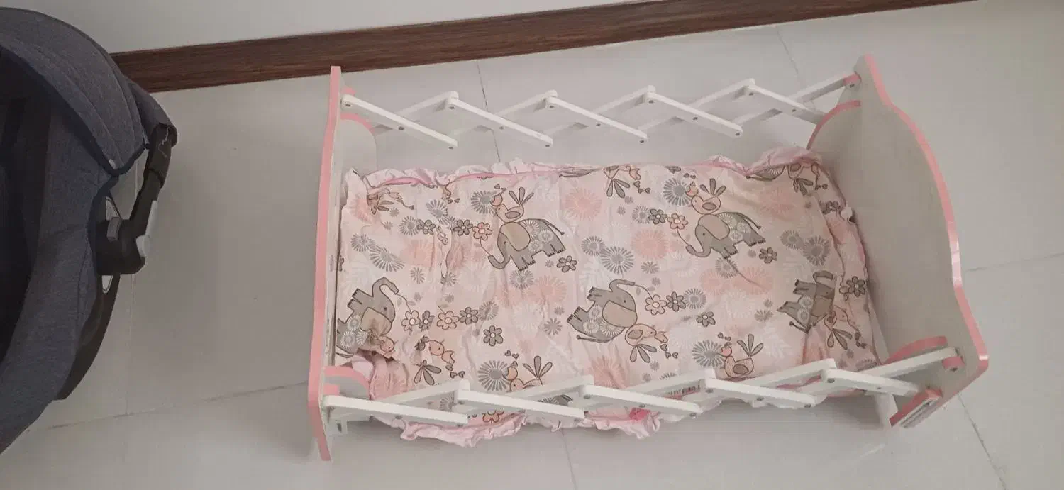 گهوار تاشو و مسافرتی سبک چوبی|تخت و صندلی بچه|شیراز, دارالرحمه|دیوار