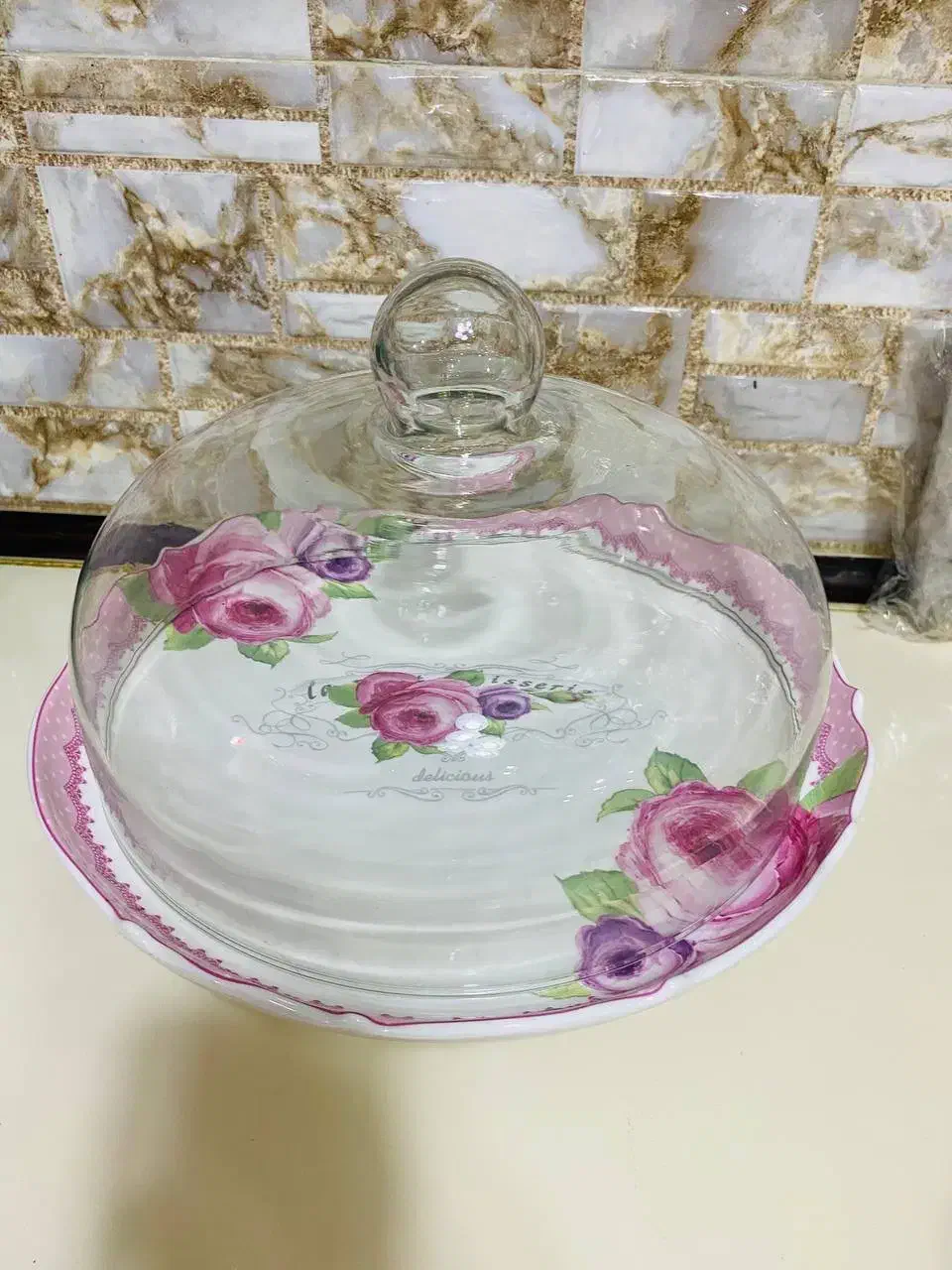 کیک خوری پایه دار چینی با درب شیشه ای|ظروف سرو و پذیرایی|رشت, منظریه|دیوار