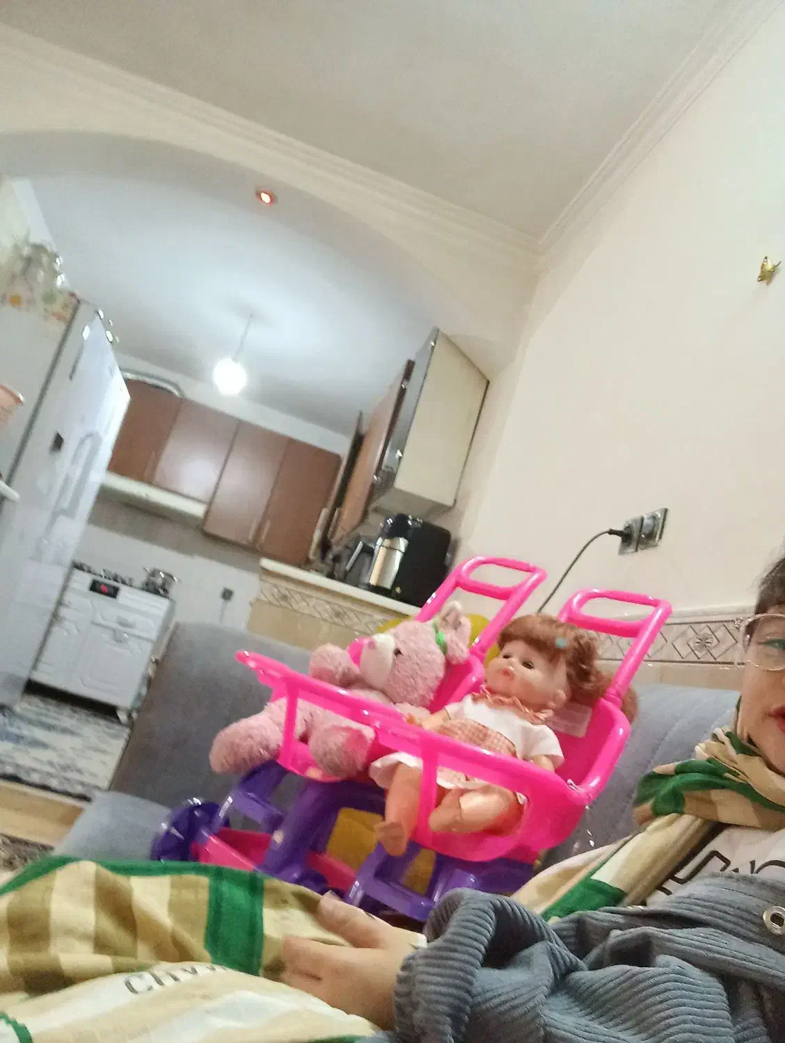 دو عدد کالسکه و آشپز خانه و|اسباب‌بازی بچه|صباشهر, |دیوار