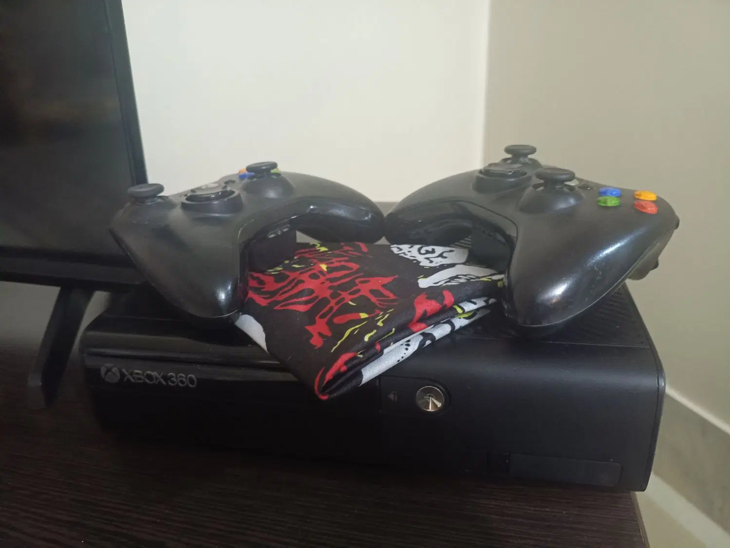 Xbox 360 super slim|کنسول، بازی ویدئویی و آنلاین|اصفهان, طامه|دیوار