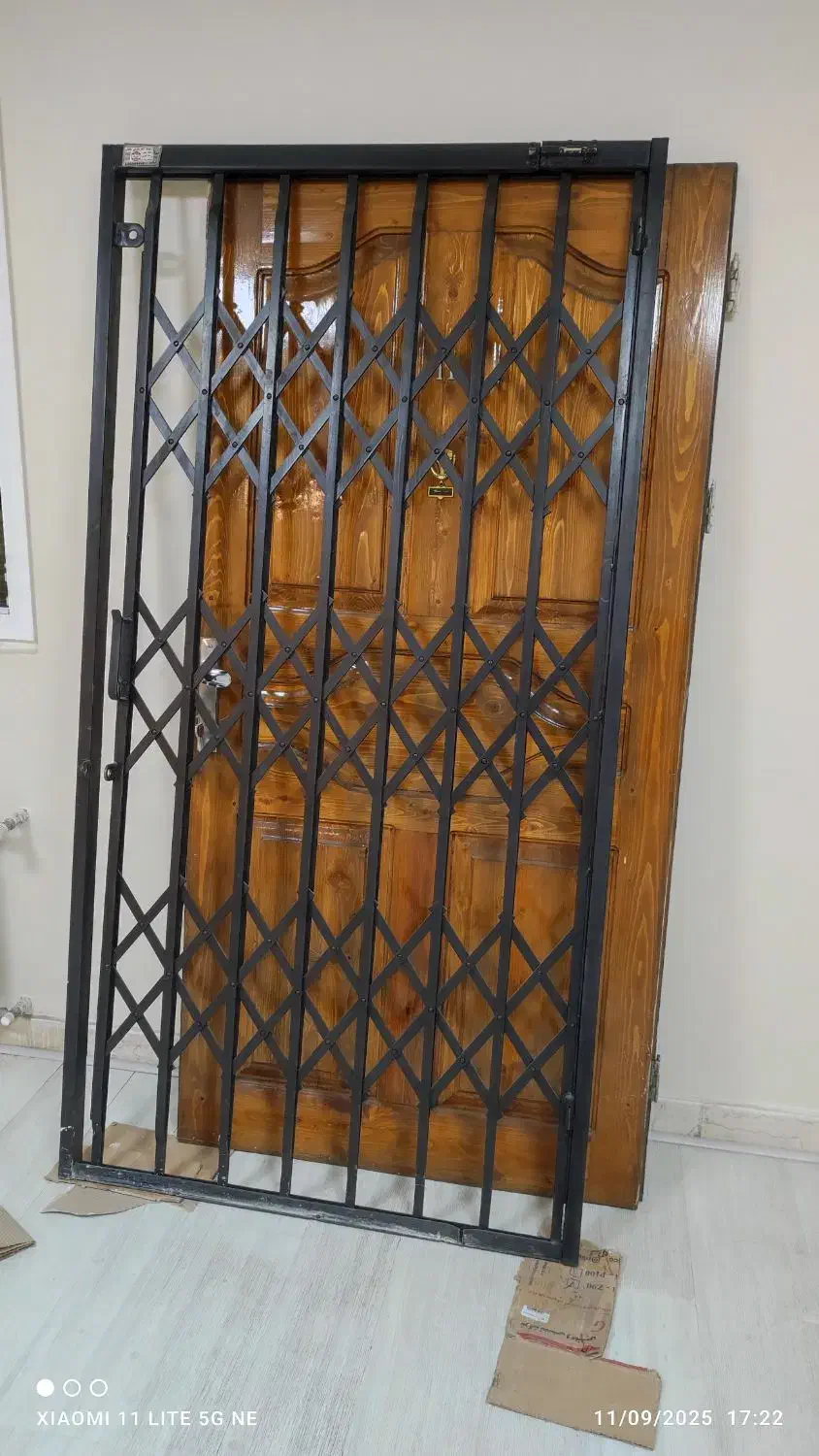 درب ورودی با درب آکاردئونی سالم|مصالح و تجهیزات ساختمان|تهران, سازمان آب|دیوار