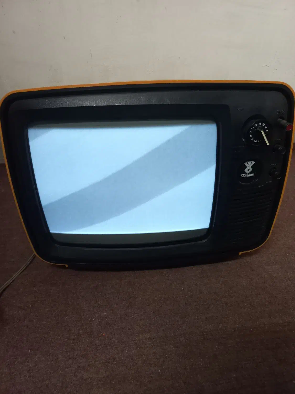 تلوزیون قدیمی سالم|تلویزیون و پروژکتور|رشت, یخسازی|دیوار