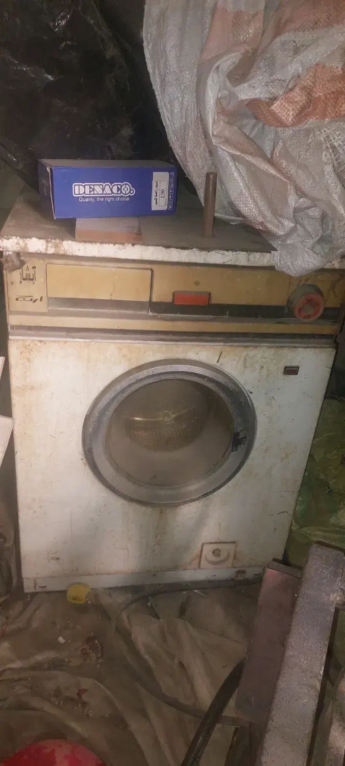 لباسشویی ۵ کیلو همه چی سالم فقط یکم روش خاک هست|ماشین لباسشویی و خشک‌کن لباس|نقده, |دیوار