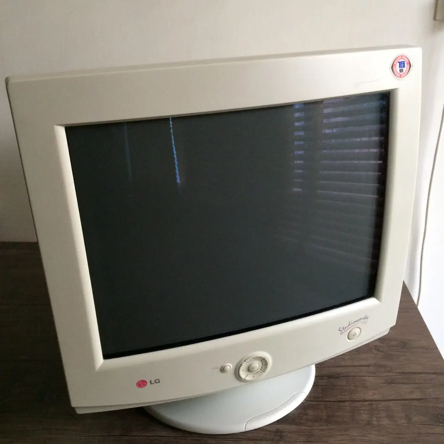 مانیتور LG بسیار سالم ۱۷ اینچ کم کار|صوتی و تصویری|اصفهان, کوی گلزار|دیوار