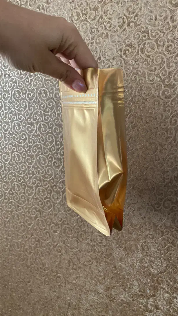 تعدادی پاکت بسته بندی متالایز،پنجره دار و|ظروف نگهدارنده، پلاستیکی، یکبارمصرف|مشهد, ارشاد|دیوار