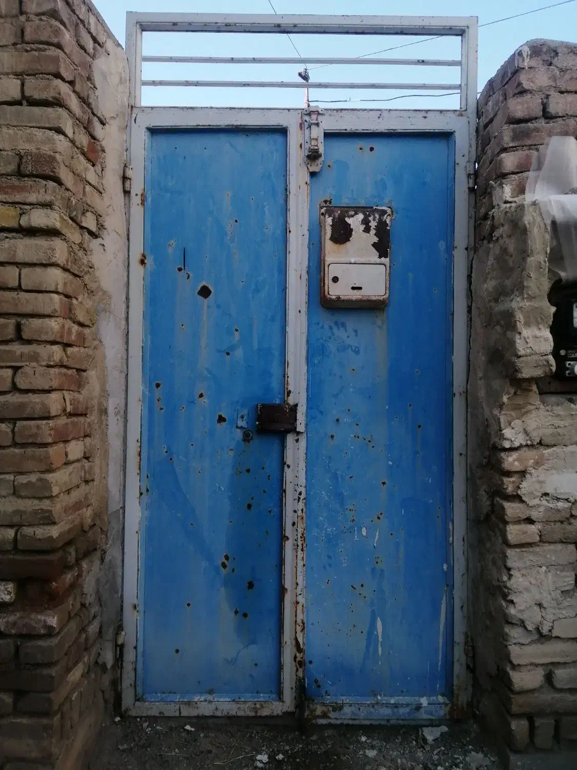 درب آهن سنگین قدیمی|مصالح و تجهیزات ساختمان|ارومیه, |دیوار