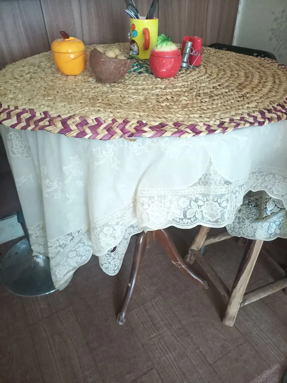 مبل و میزتلویزیون فقط مفت مفت به علت مهاجرت چ|فرش|قشم, |دیوار