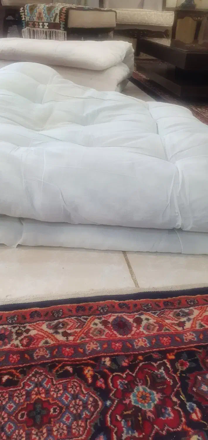 تشک یک نفره و پتو پلنگی|رختخواب، بالش، پتو|همدان, |دیوار