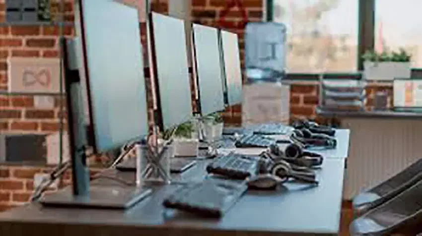 اجاره میز کافی نت همراه با کلیه تجهیزات|اجارهٔ مغازه و غرفه|شیراز, محراب|دیوار