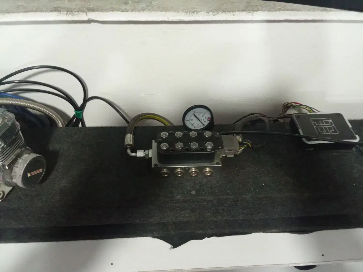 پنوماتیک آماده نصب|قطعات یدکی و لوازم جانبی|اصفهان, قائمیه|دیوار