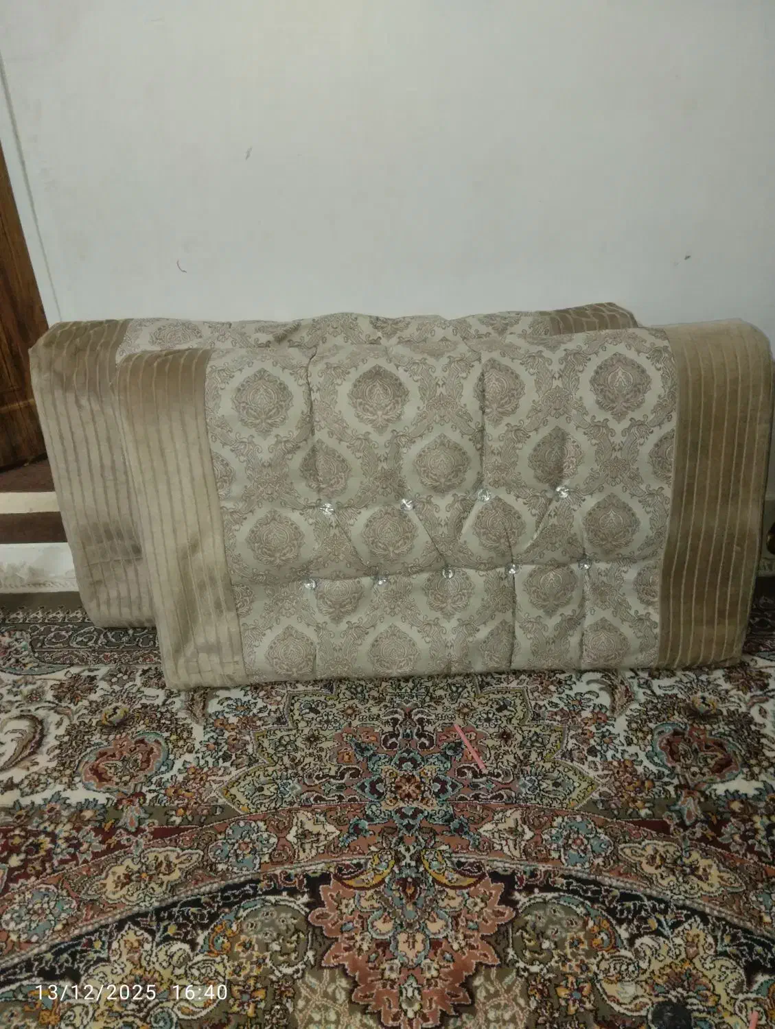 پشتی|پشتی|نیشابور, میدون بار|دیوار