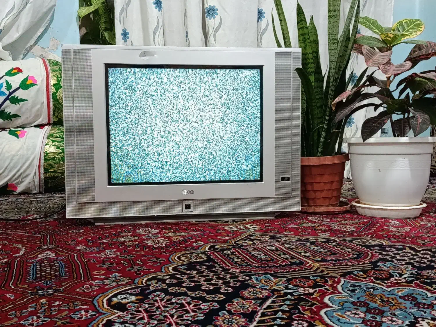 تلویزیون LG قدیمی|تلویزیون و پروژکتور|نورآباد ممسنی, |دیوار