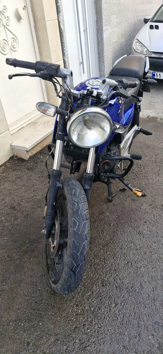 پالس ۲۲۰ جفت دیسک تیوبلس|موتورسیکلت|قم, قلعه یزدیها|دیوار