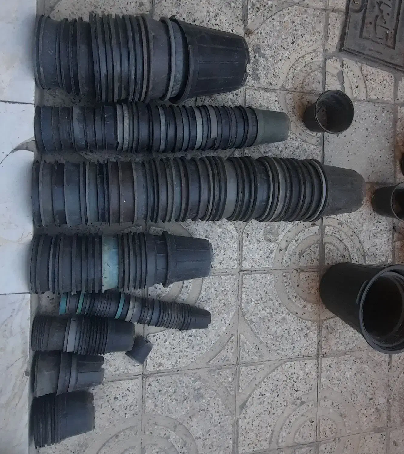 گلدون در سایزهای مختلف تمیز و سالم قیمت مناسب|گل و گیاه طبیعی|فلاورجان, |دیوار