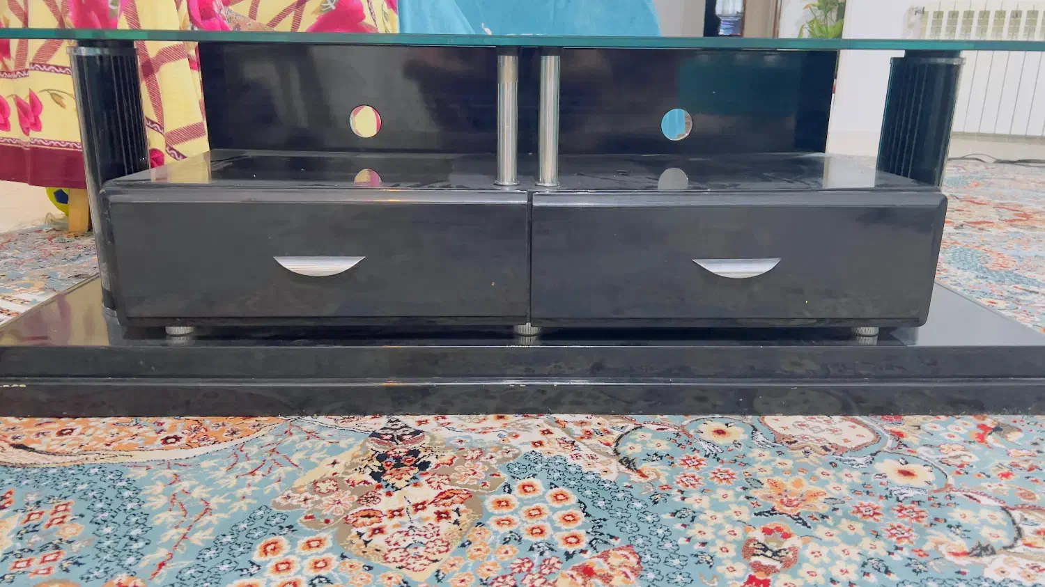 میز تلویزیونی کاملا سالم|میز تلویزیون|شیراز, میرزاکوچک خان|دیوار