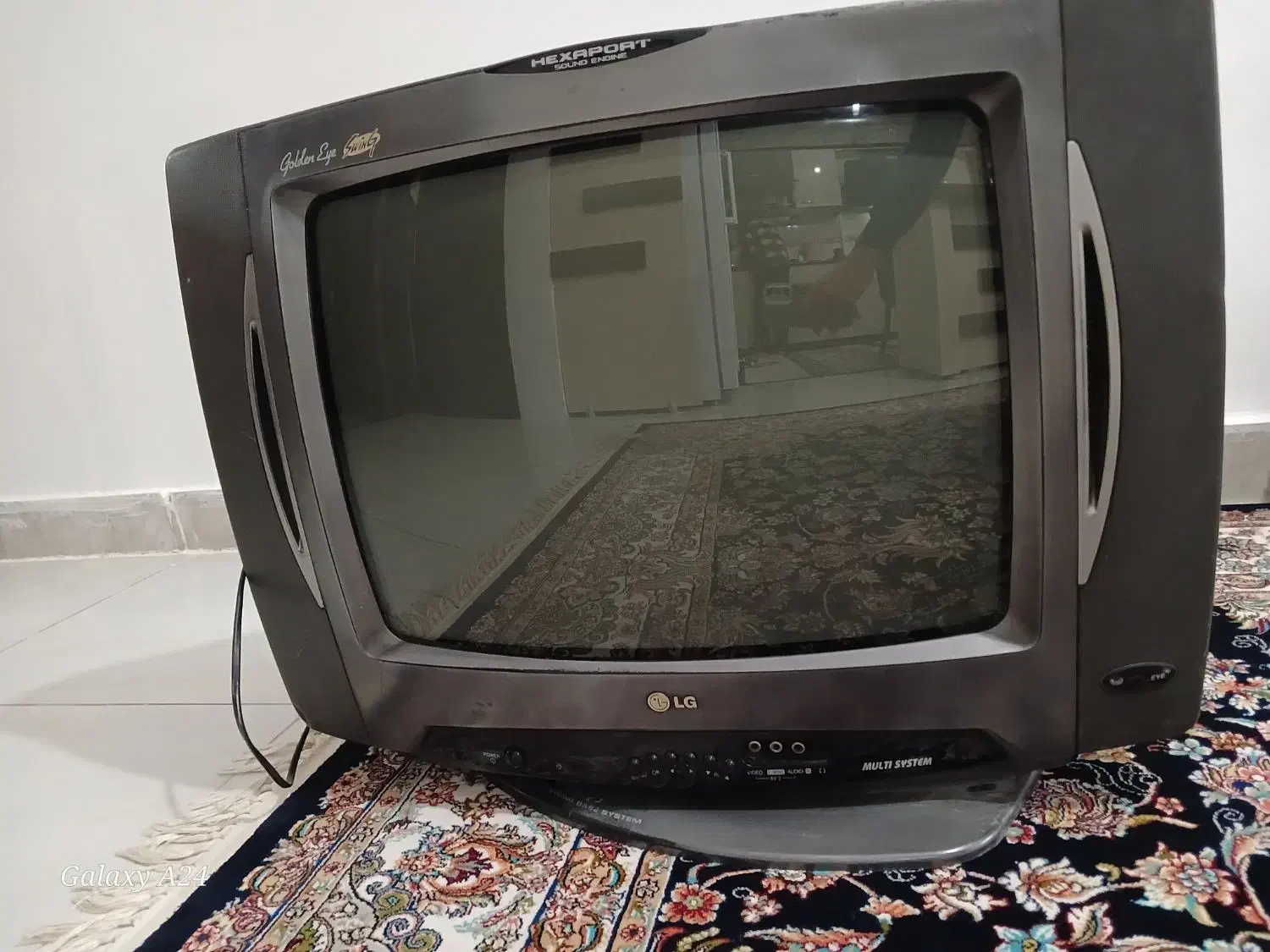 تلویزیون ۲۱ اینچ|تلویزیون و پروژکتور|قوچان, |دیوار