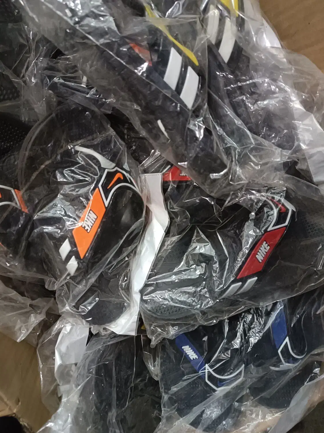 مقداری دمپایی حراج 50 به علت جمع آوری مغازه|کیف، کفش، کمربند|مشکین‌دشت, |دیوار