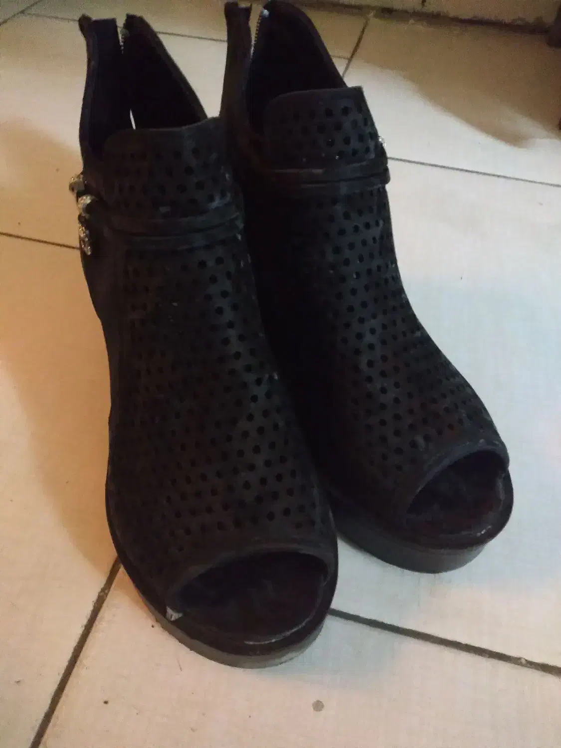 کفش بهاره|کیف، کفش، کمربند|سمنان, |دیوار