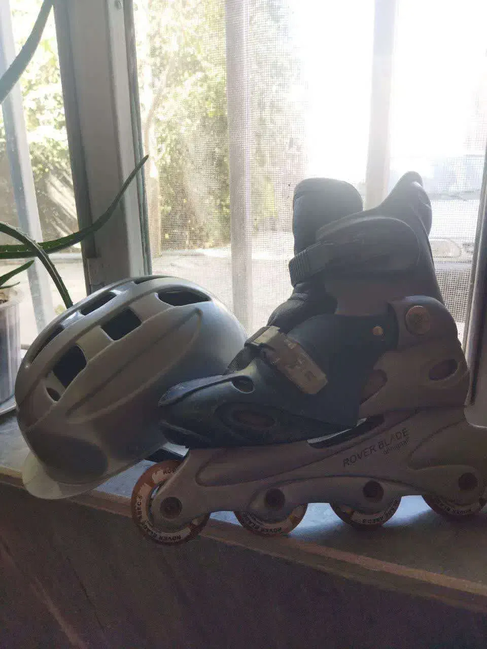 اسکیت roverblade همراه با کلاه|دوچرخه، اسکیت، اسکوتر|میانه, |دیوار