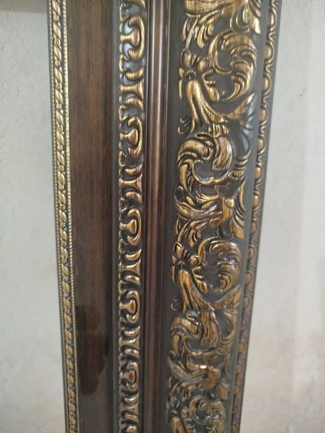 دو مدل قاب تابلو فرش . قاب قهوه ای طلایی|تابلو، نقاشی، عکس|تهران, منیریه|دیوار