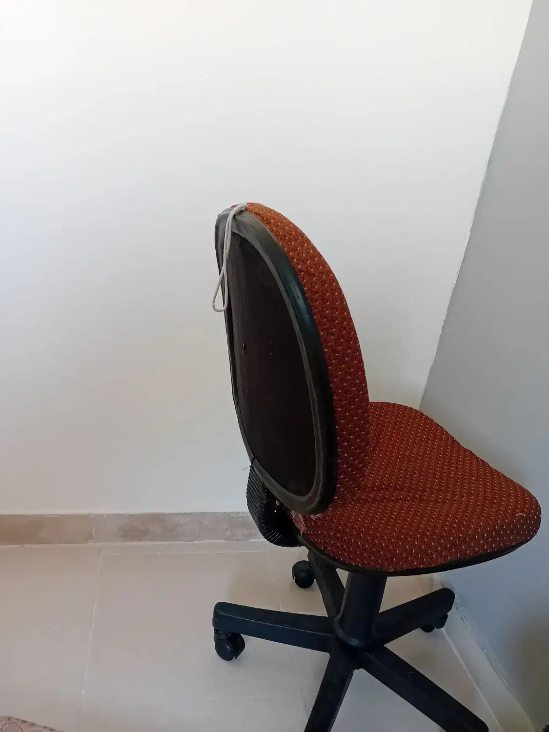 صندلی چرخدار گردون|مبلمان اداری|هشتگرد, شهرک گلخانه|دیوار