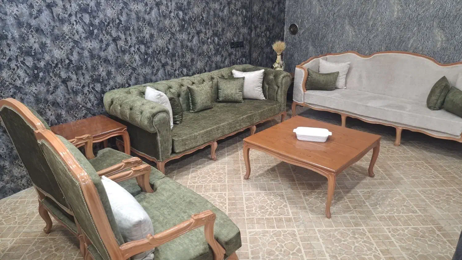 مبلمان جلومبلی وعسلی معراج مدل فرانسوی|مبلمان خانگی و میز عسلی|کاشان, پشت شهربانی|دیوار