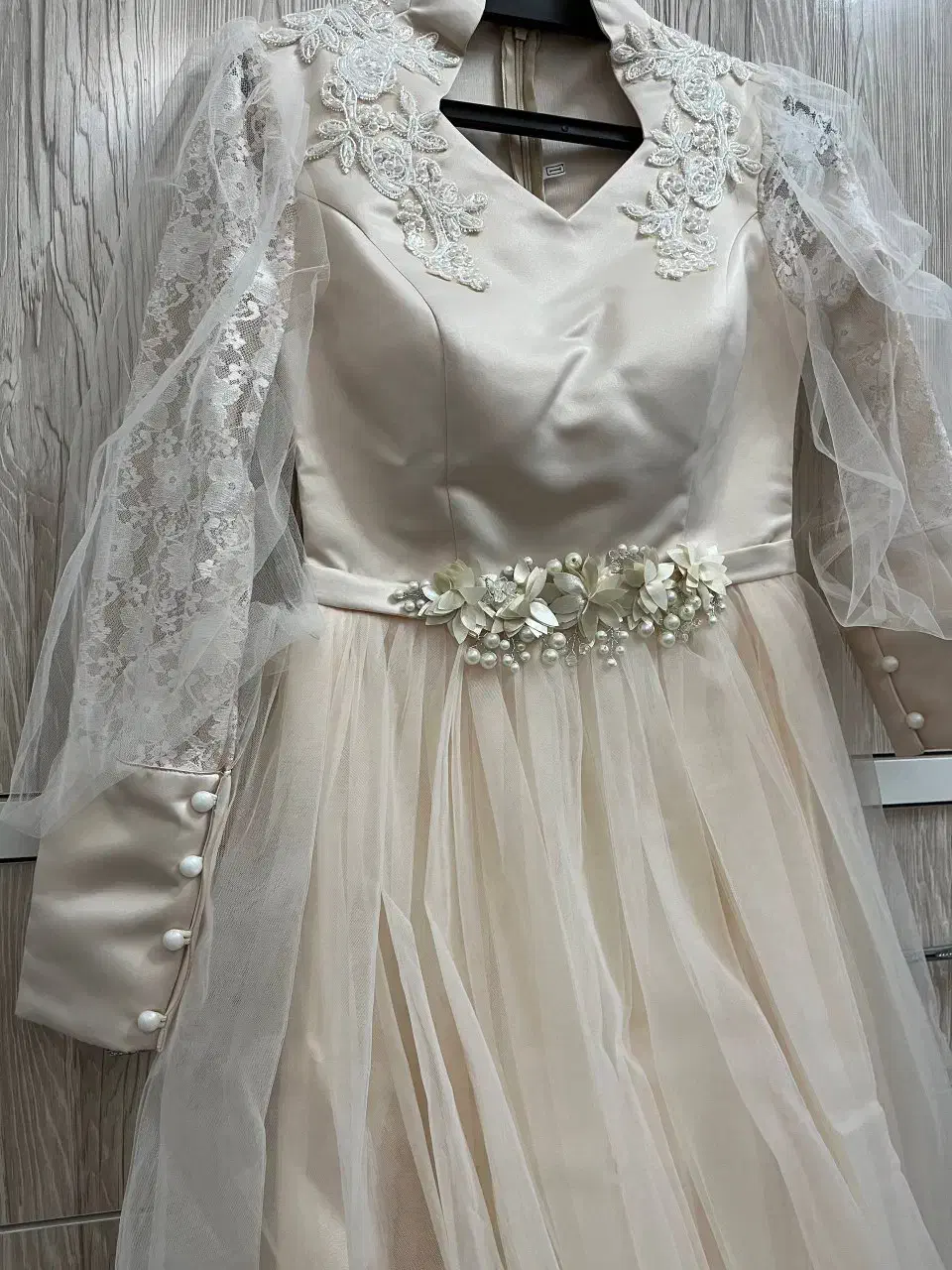 لباس مجلسی|لباس|میبد, |دیوار