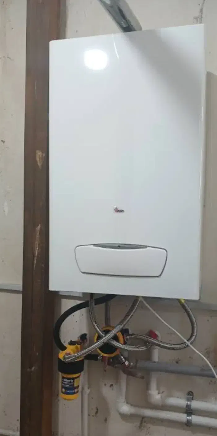 تعمیر انواع پکیج گرمایشی، رادیاتور،آبگرمکن- ضیائی|خدمات پیشه و مهارت|قروه, |دیوار