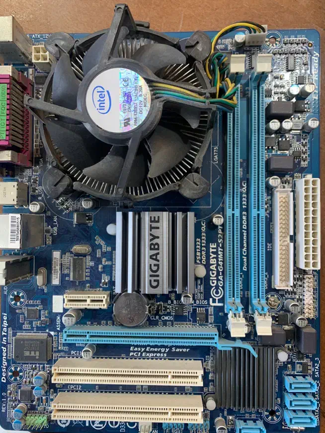 مادربرد گیگا ddr3|قطعات و لوازم جانبی رایانه|کاشان, زیدی|دیوار
