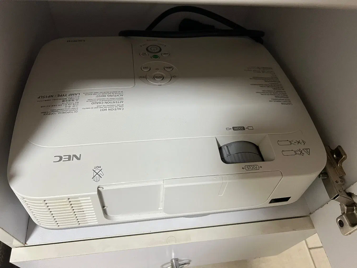 فروش یک دستگاه پروژکتور و یک دستگاه دیجیتال نو|تلویزیون و پروژکتور|کرج, مهرویلا جنوبی|دیوار