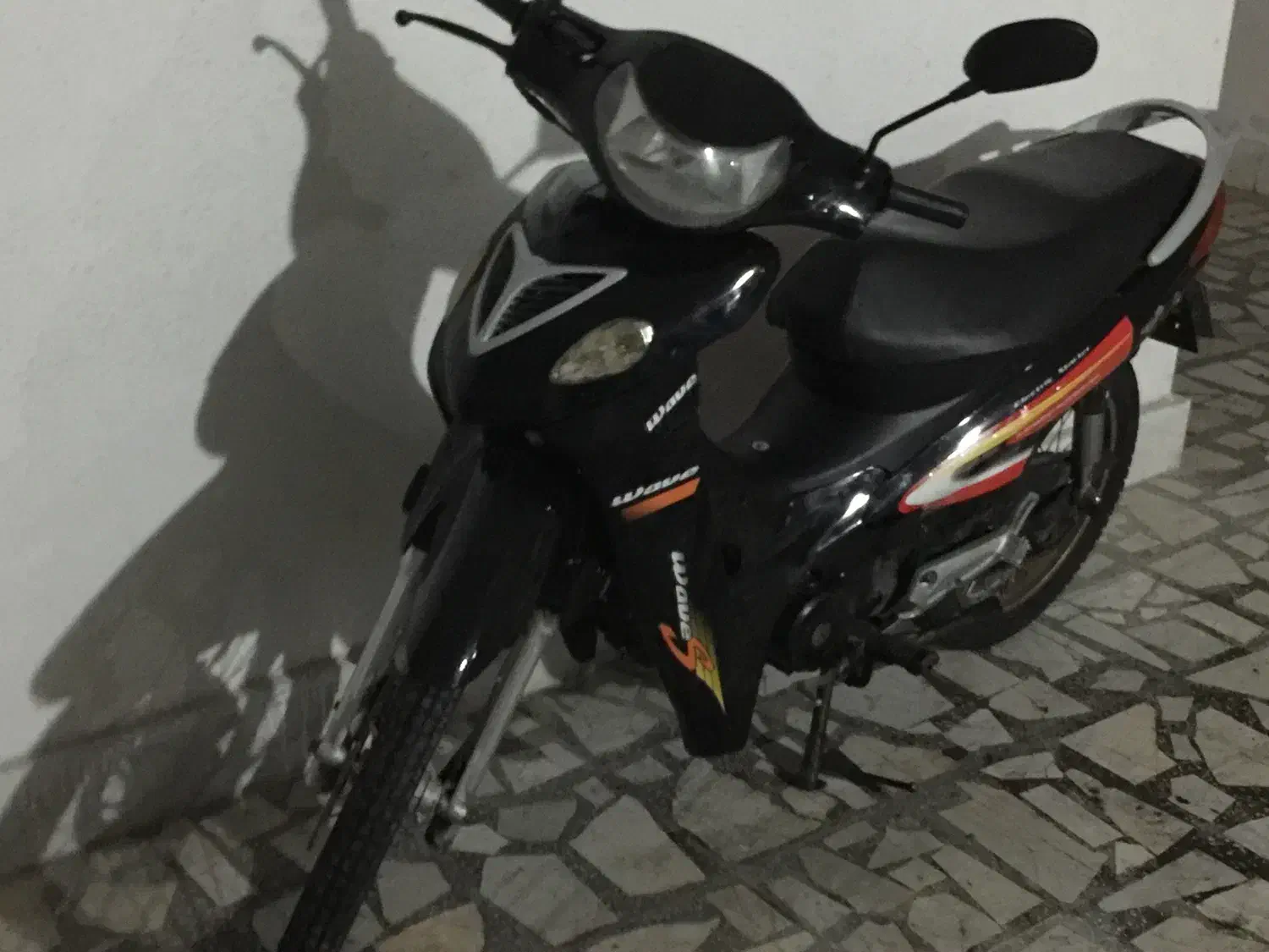 روان ۱۱۰|موتورسیکلت|بندر انزلی, موج شکن|دیوار